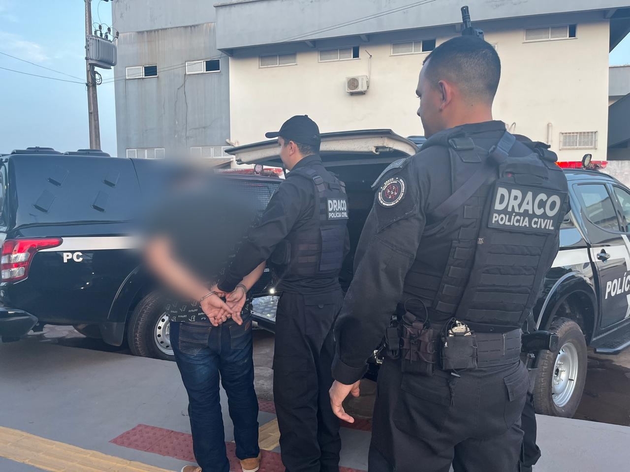 POLÍCIA CIVIL DEFLAGRA 2ª FASE DA OPERAÇÃO MURUS E PRENDE POLICIAL PENAL E DOIS INTEGRANTES DE GRUPO CRIMINOSO POR FACILITAR ENTRADA DE ILÍCITOS NO IAPEN